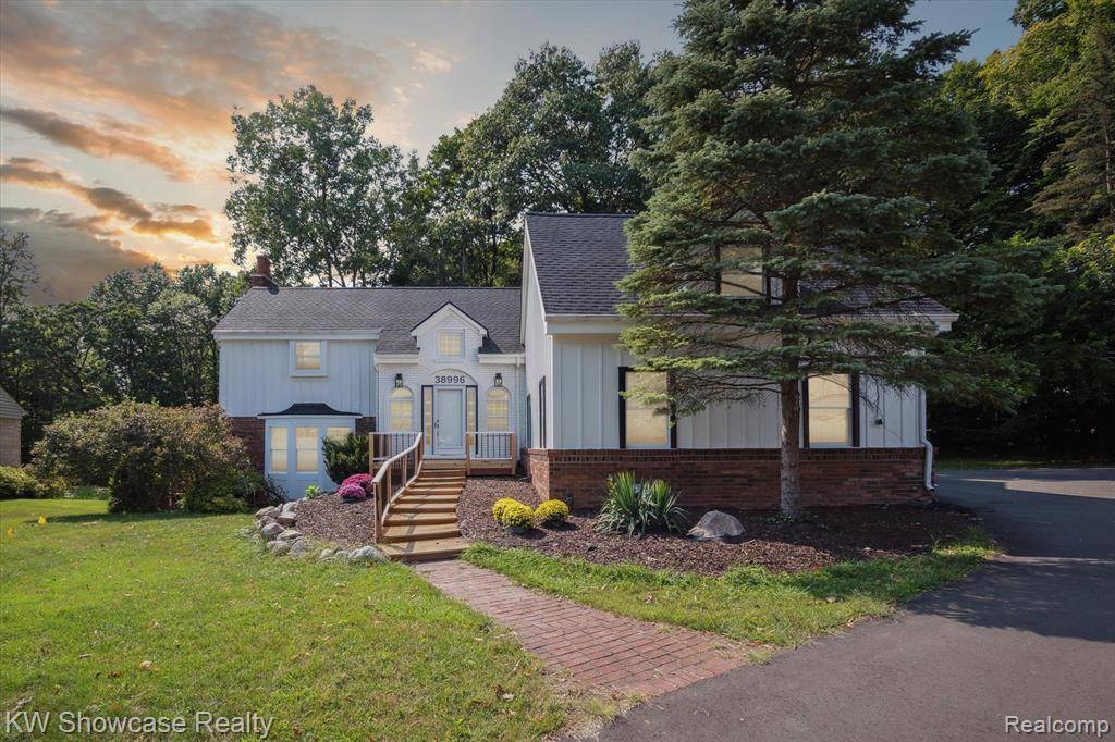 Farmington Hills, MI 48331,38996 HOLSWORTH Court