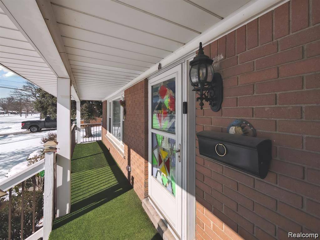 Lincoln Park, MI 48146,664 BUCKINGHAM Avenue