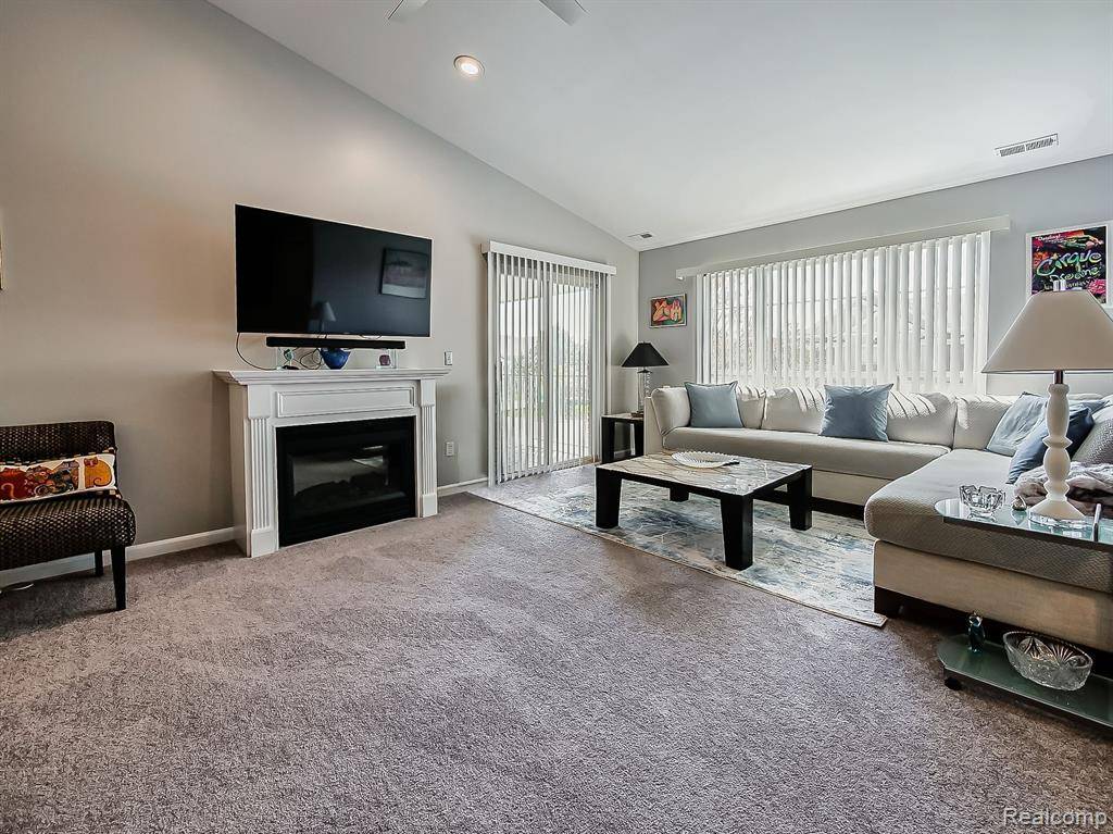 Macomb Twp, MI 48044,16399 CHATHAM Drive