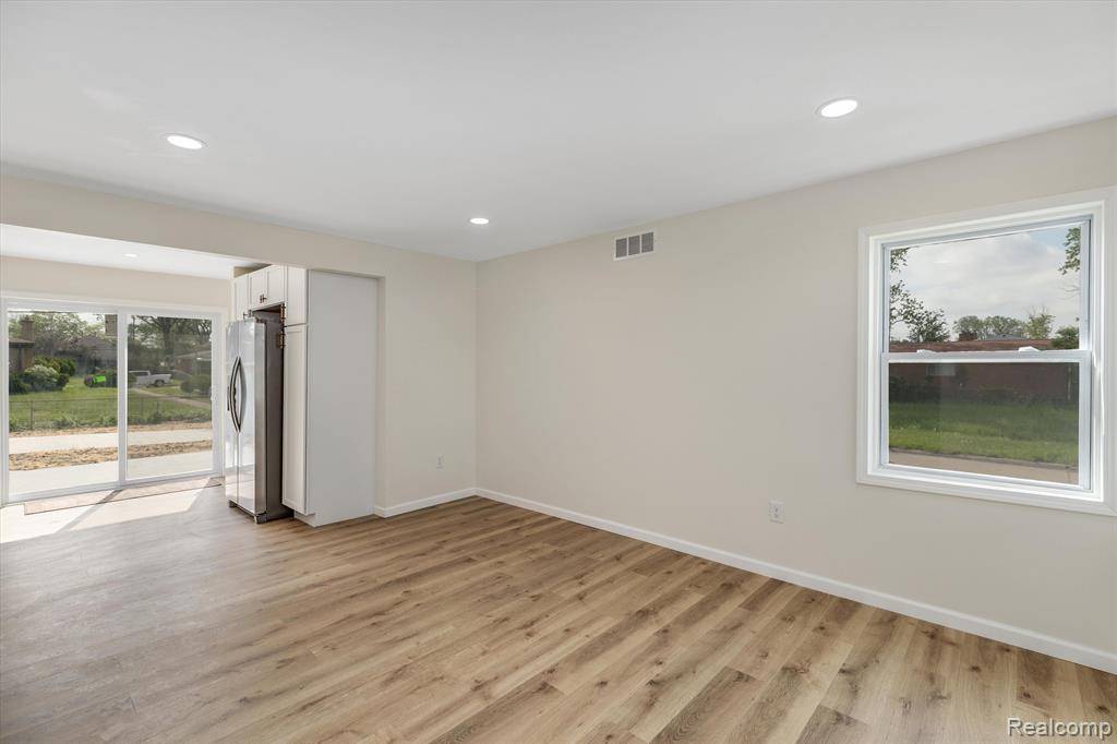 Royal Oak Twp, MI 48220,21406 MAJESTIC Avenue