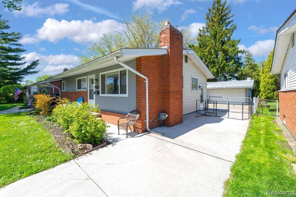 St. Clair Shores, MI 48081,22001 SAINT GERTRUDE Street