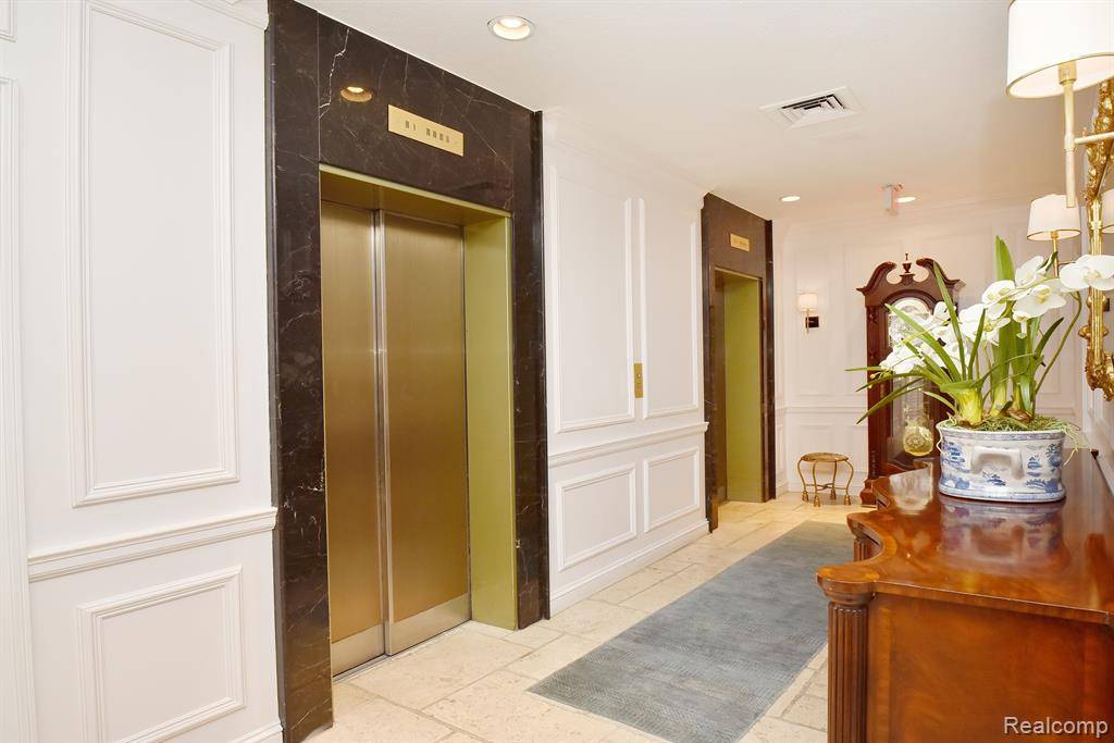 Birmingham, MI 48009,211 E Merrill 613