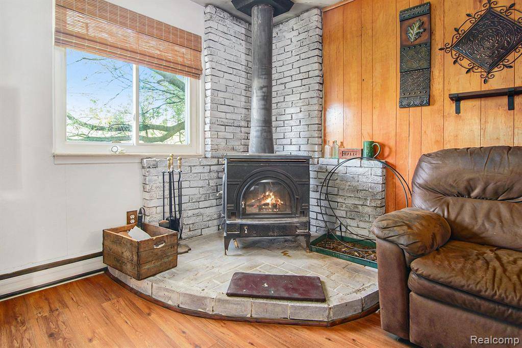 Holly Vlg, MI 48442,102 FRANKLIN Street