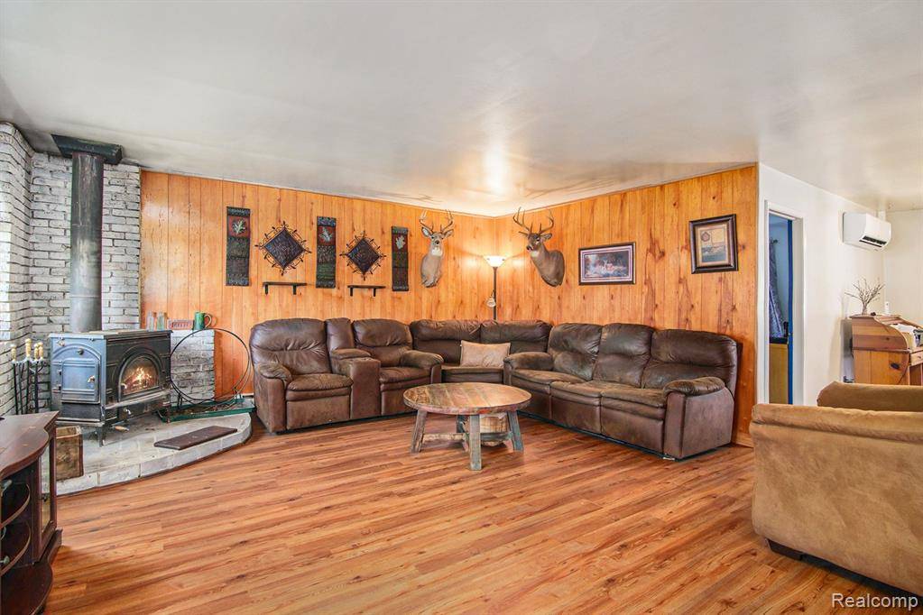 Holly Vlg, MI 48442,102 FRANKLIN Street