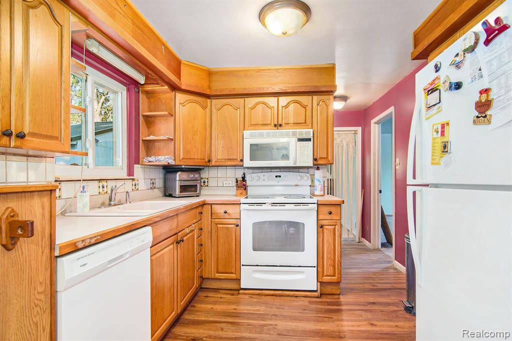 Holly Vlg, MI 48442,102 FRANKLIN Street