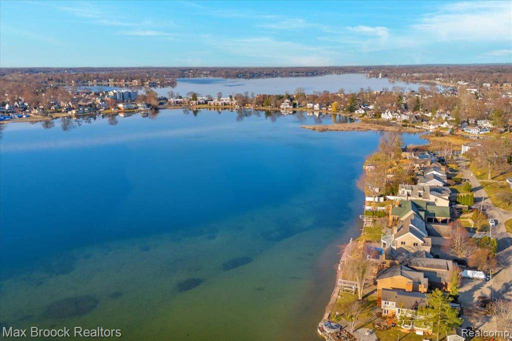 Waterford Twp, MI 48328,1365 KESSLER Avenue