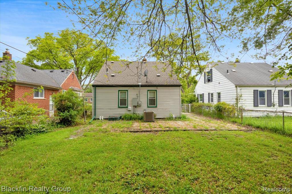 Oak Park, MI 48237,24350 CLOVERLAWN Street