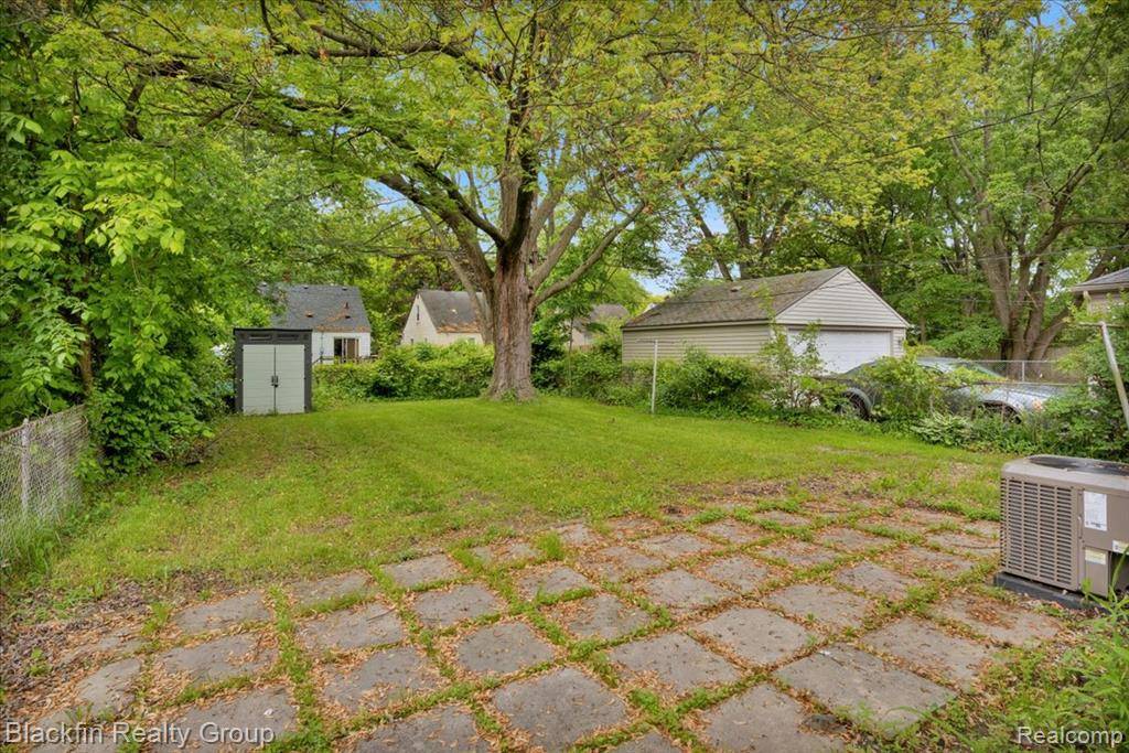 Oak Park, MI 48237,24350 CLOVERLAWN Street