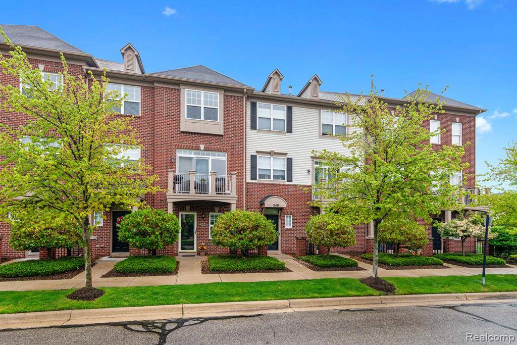 Wixom, MI 48393,244 WRIGHT Street 77