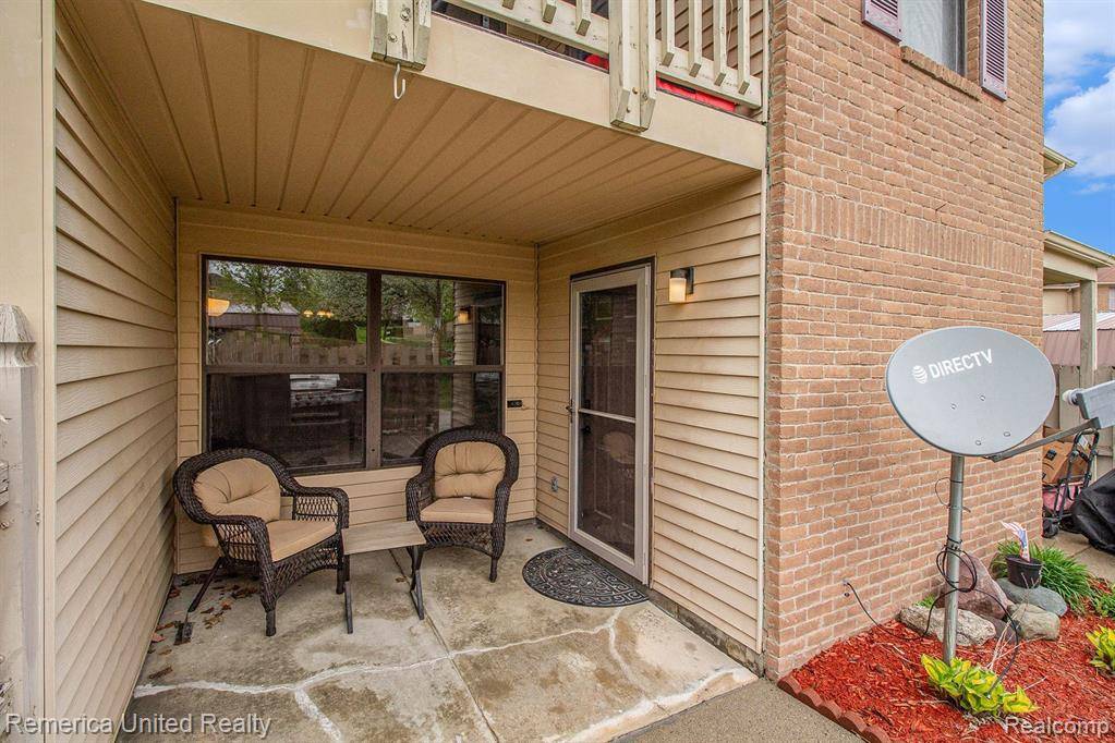 South Lyon, MI 48178,61216 GREENWOOD Drive