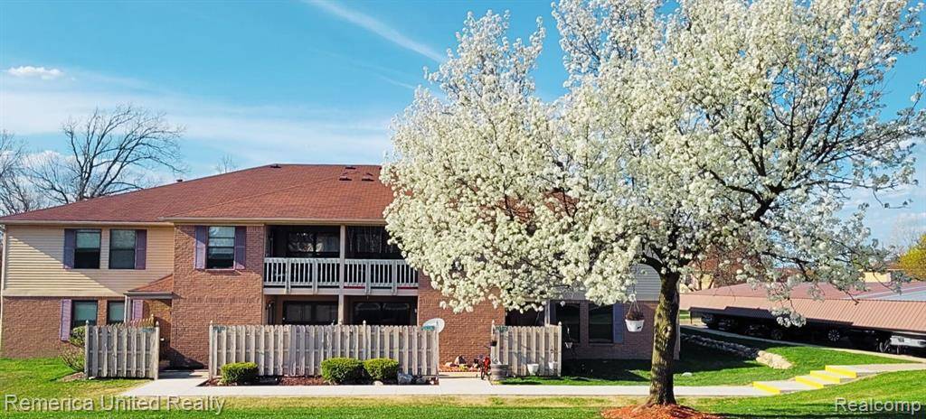 South Lyon, MI 48178,61216 GREENWOOD Drive