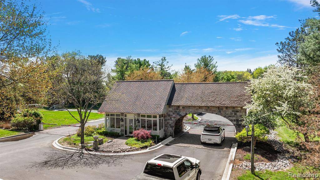 Bloomfield Twp, MI 48302,1881 HERON RIDGE Drive