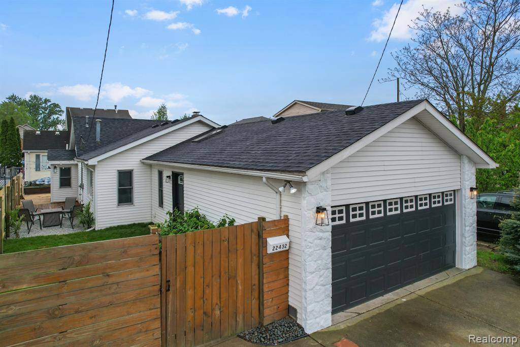 St. Clair Shores, MI 48081,22432 MAPLE Street
