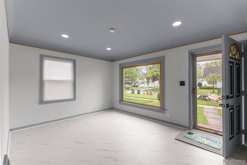 Southgate, MI 48195,13734 BACKUS Street