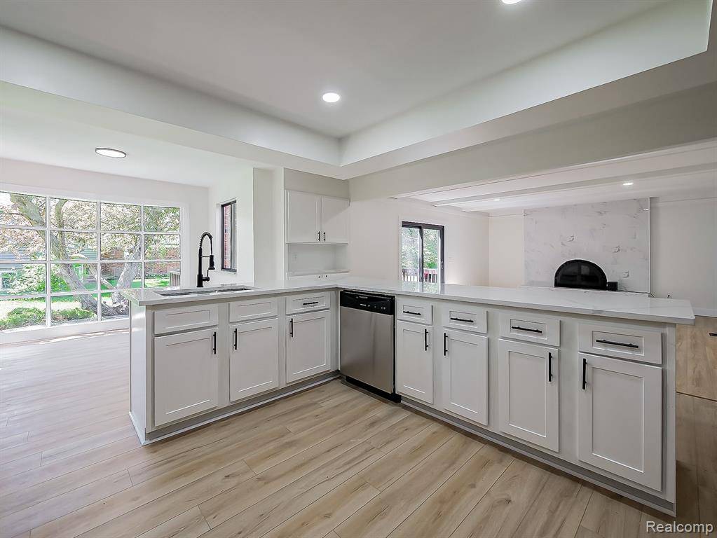 Rochester Hills, MI 48309,2739 BROADMOOR Drive