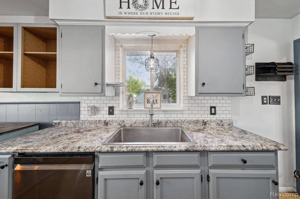 Waterford Twp, MI 48328,1247 ORCHID Street