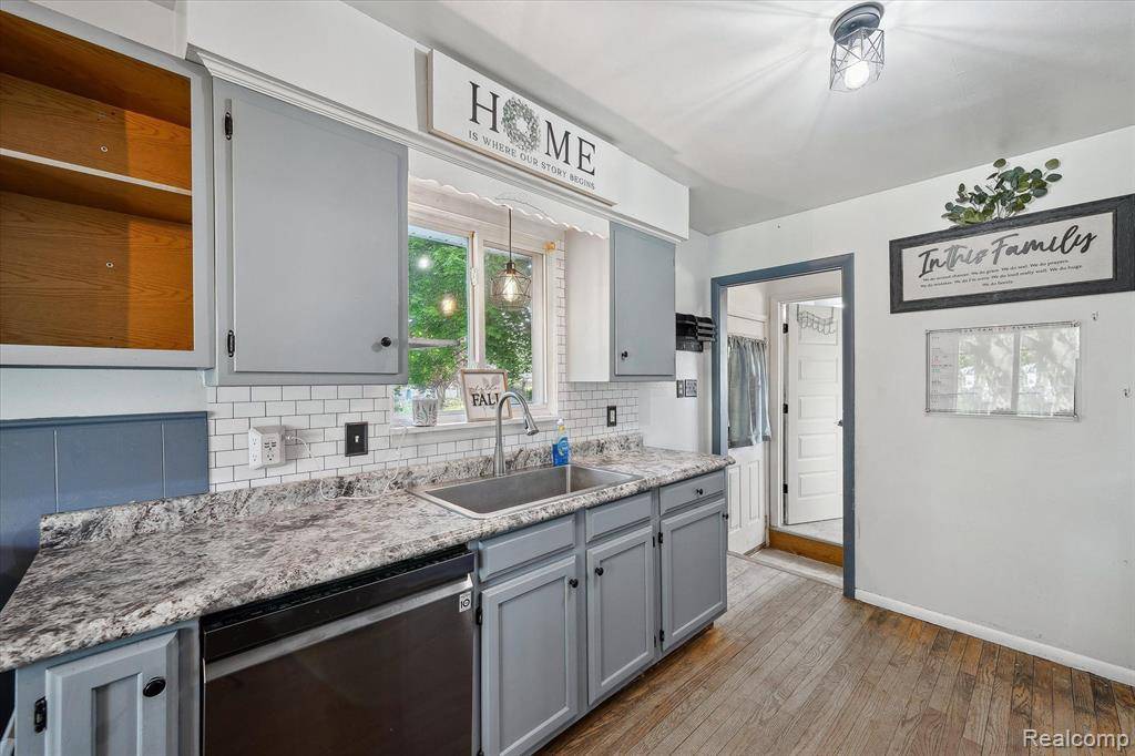 Waterford Twp, MI 48328,1247 ORCHID Street