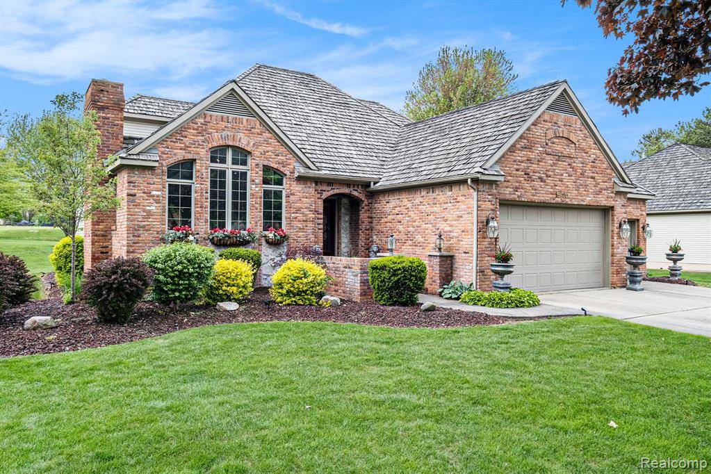 Fenton Twp, MI 48430,16480 DUSKLIGHT Drive