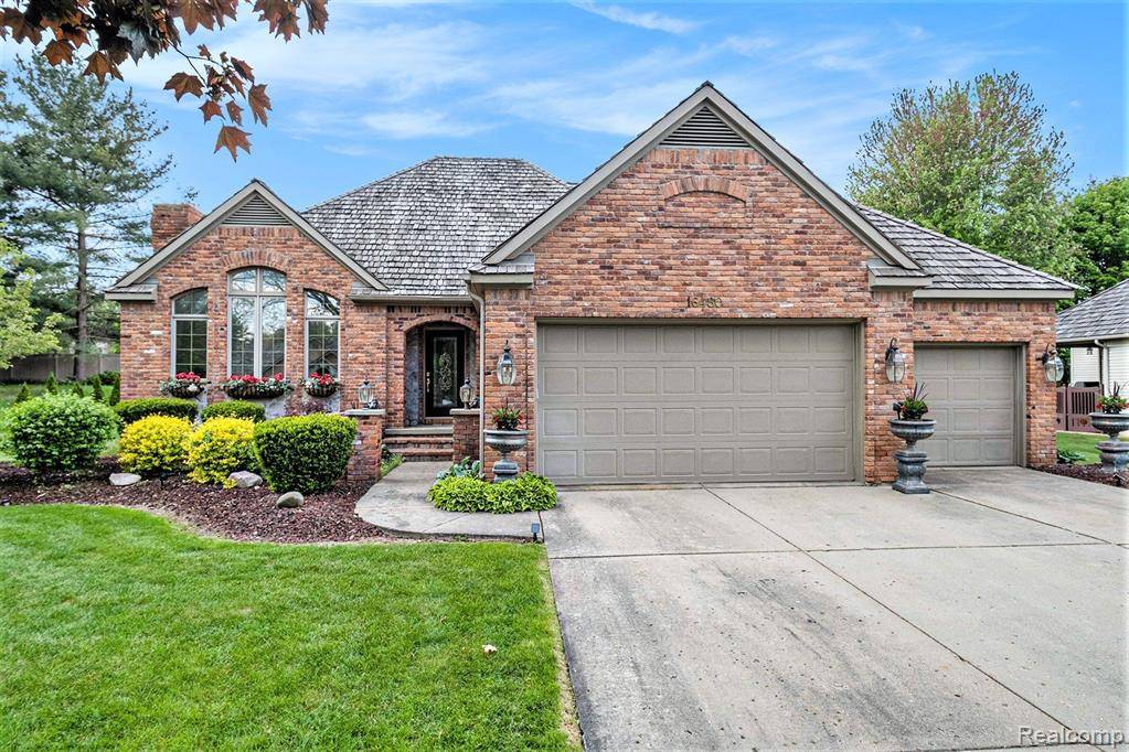 Fenton Twp, MI 48430,16480 DUSKLIGHT Drive