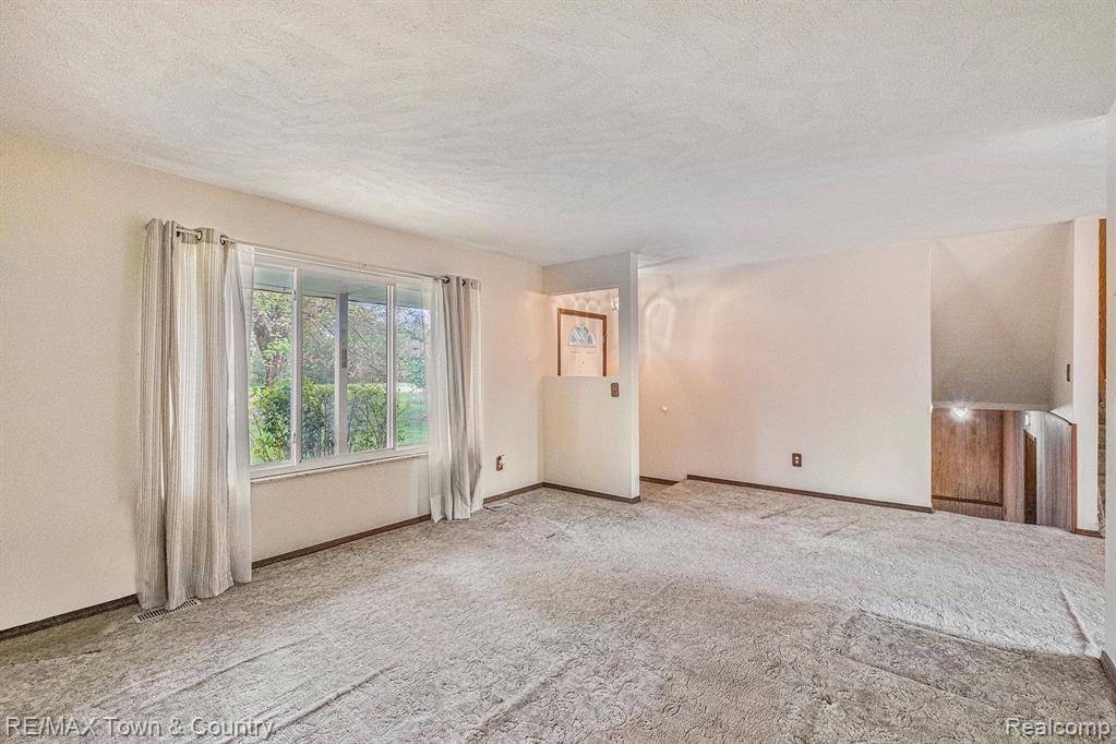 Flushing Twp, MI 48433,6045 TURNER Road