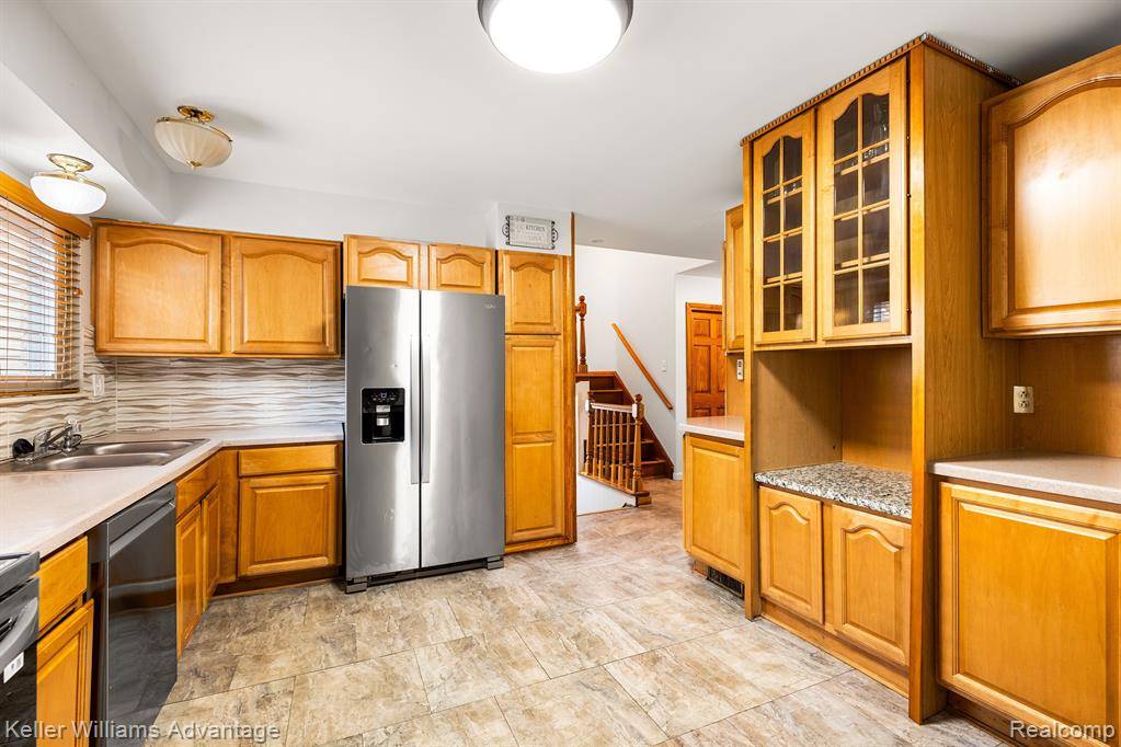 Southfield, MI 48033,23610 EDINBURGH Street