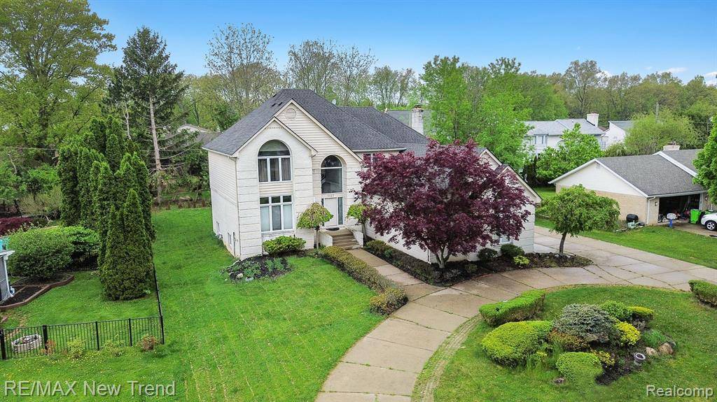 West Bloomfield Twp, MI 48322,2337 HORSESHOE Drive