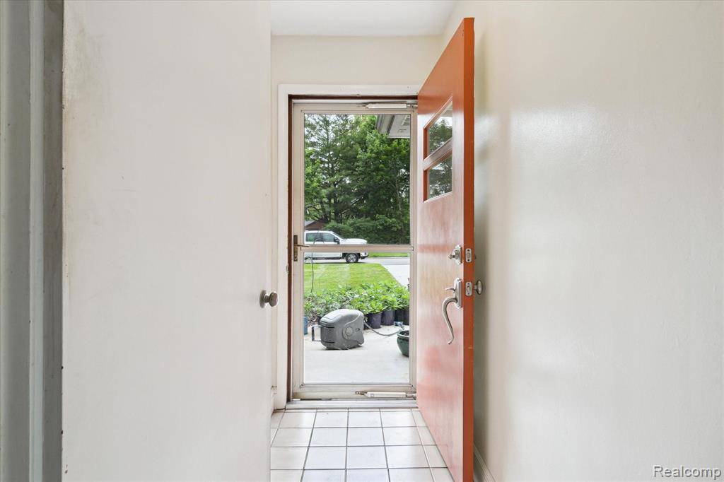 Ann Arbor, MI 48103,1220 MINGLEWOOD Way