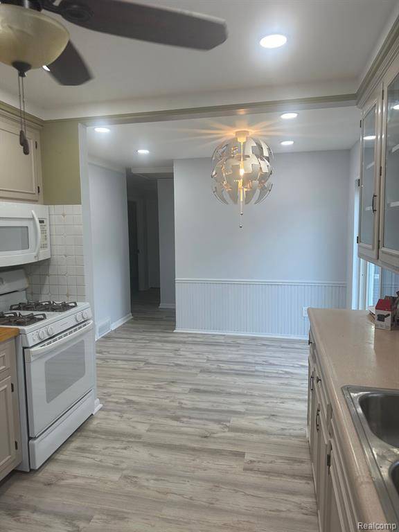 Westland, MI 48186,32720 GRANDVIEW Avenue
