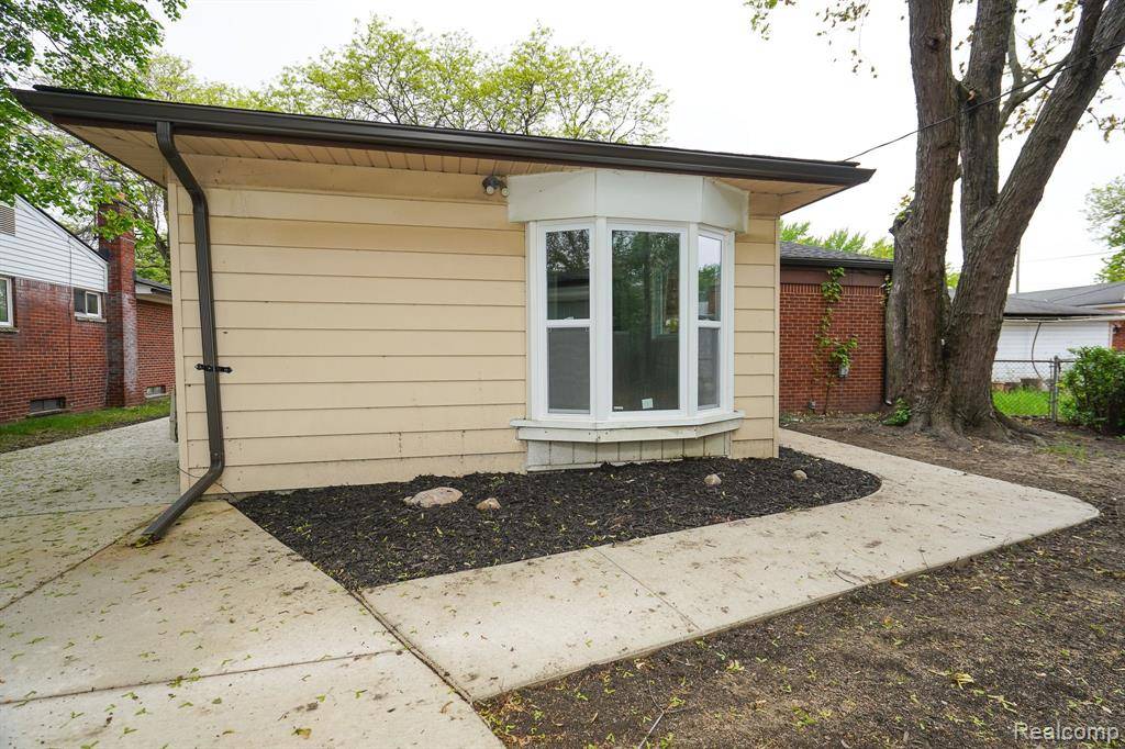Roseville, MI 48066,30644 HAYES Road