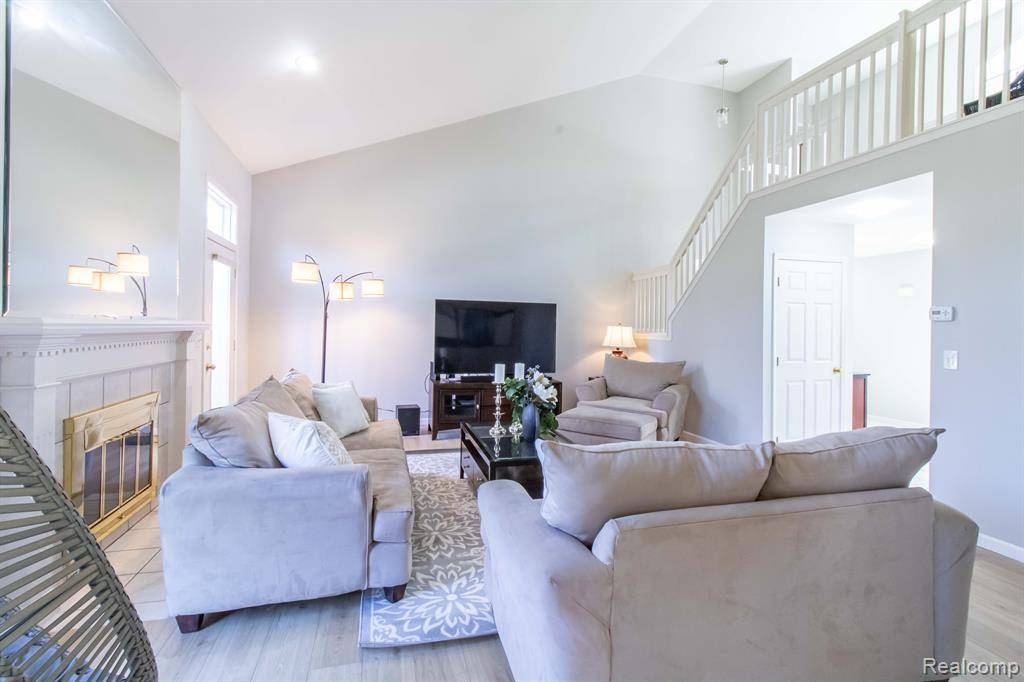 Novi, MI 48377,42852 SANDSTONE Drive