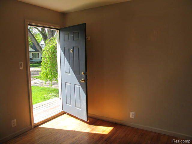 Redford Twp, MI 48240,18478 FOX