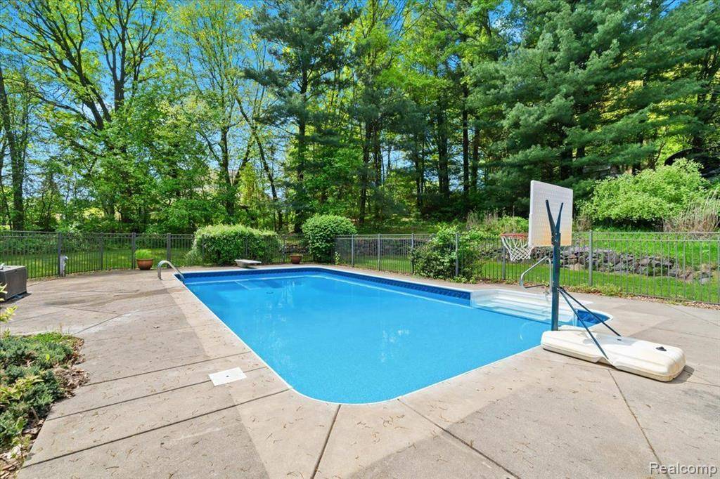 Genoa Twp, MI 48116,6588 WHITE PINES Drive