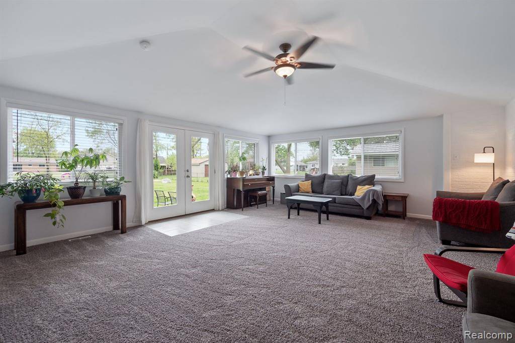 Shelby Twp, MI 48316,5032 Helene Avenue