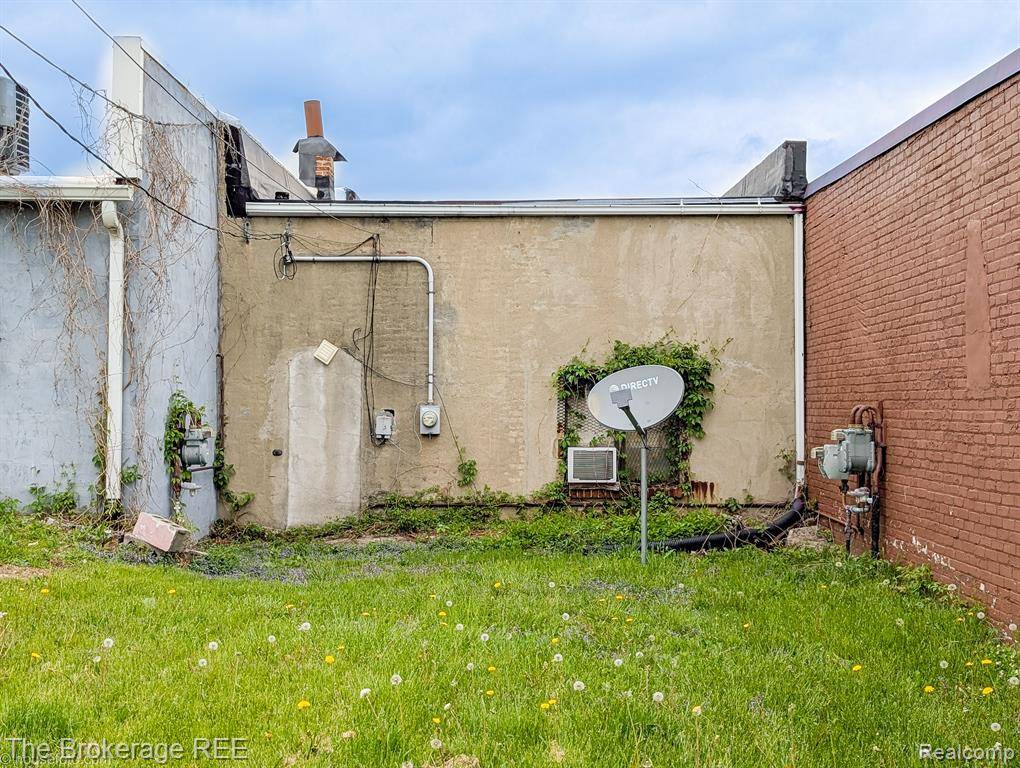 Clio, MI 48420,139 W VIENNA Street