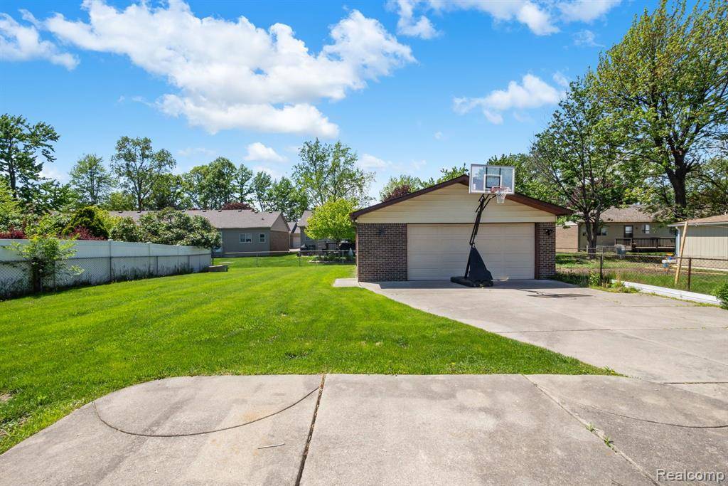 Warren, MI 48089,25679 CLOIE Drive