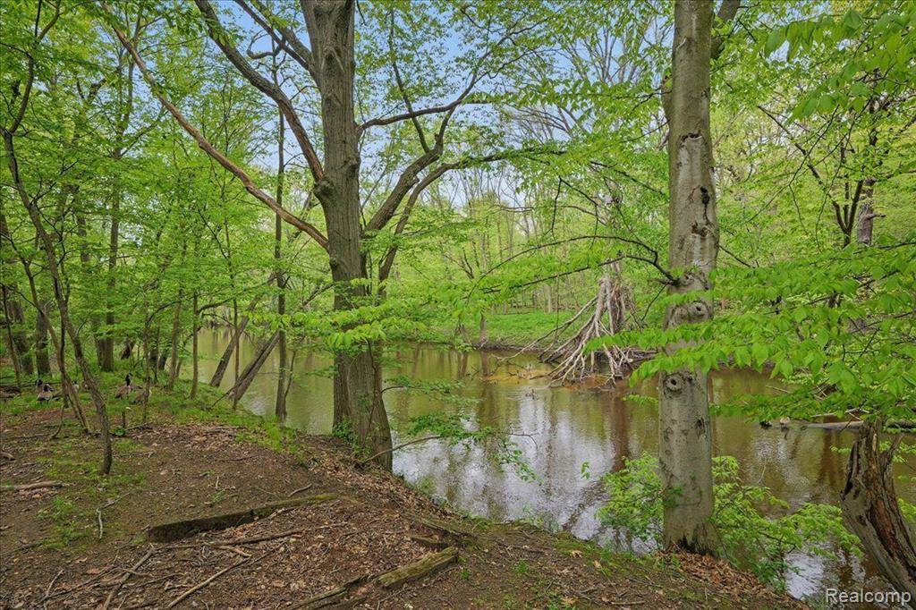 Meridian Twp, MI 48864,1558 SYLVAN GLEN Road
