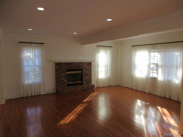 Holly Vlg, MI 48442,110 N 1ST Street