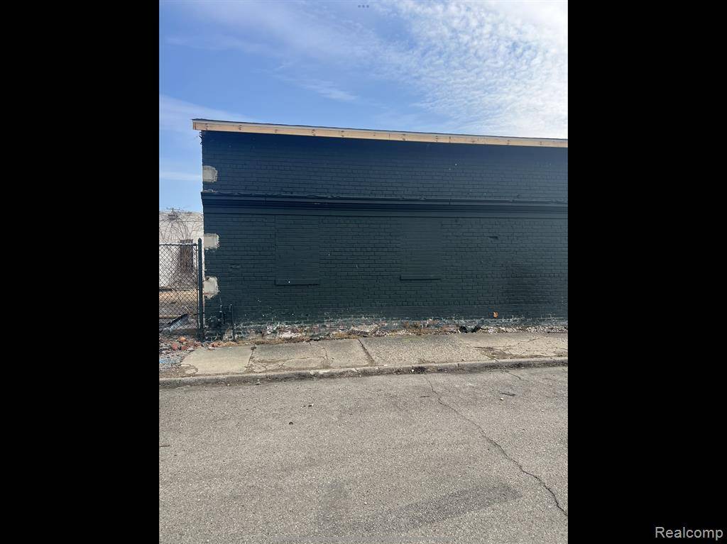 Detroit, MI 48238,8846 Fenkell Street