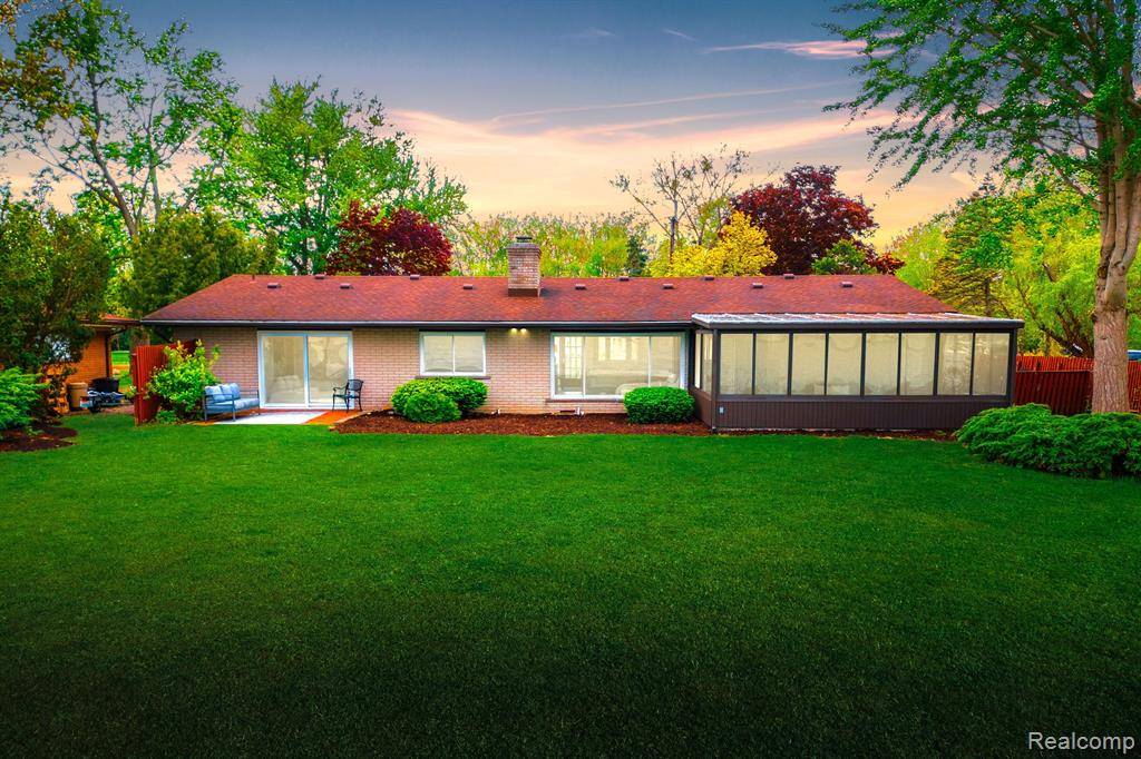 Grosse Ile Twp, MI 48138,27607 ELBA Drive