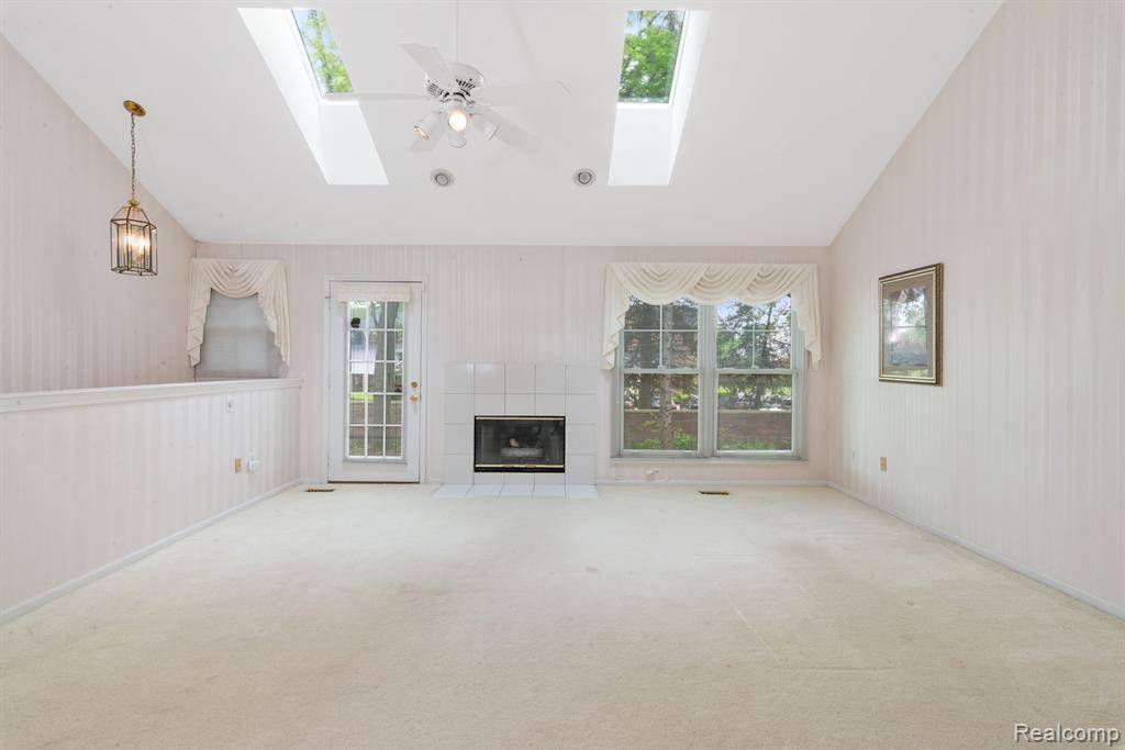 Farmington, MI 48336,23033 FARMINGTON Road