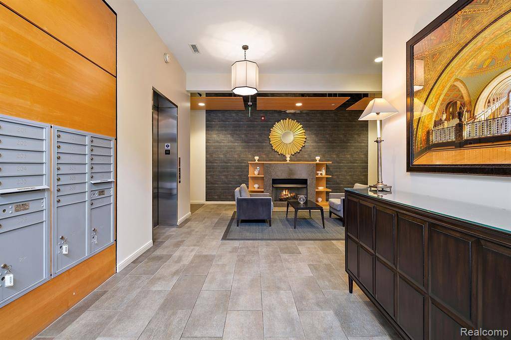 Birmingham, MI 48009,2051 VILLA Road 204