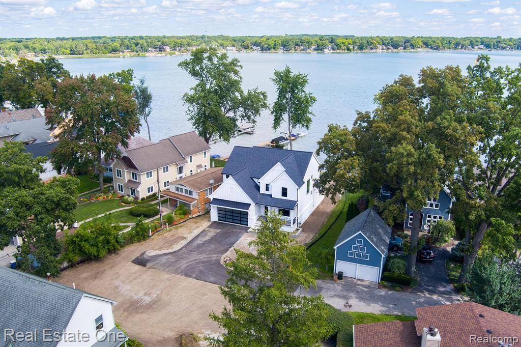 Waterford Twp, MI 48327,759 LYLE Drive