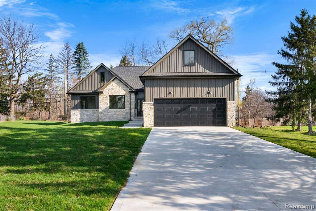 Farmington Hills, MI 48331,35594 FORESTVILLE Street