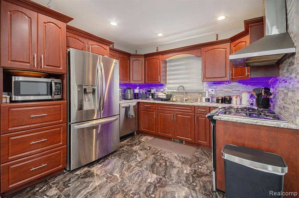 Dearborn, MI 48126,6416 HARTWELL Street
