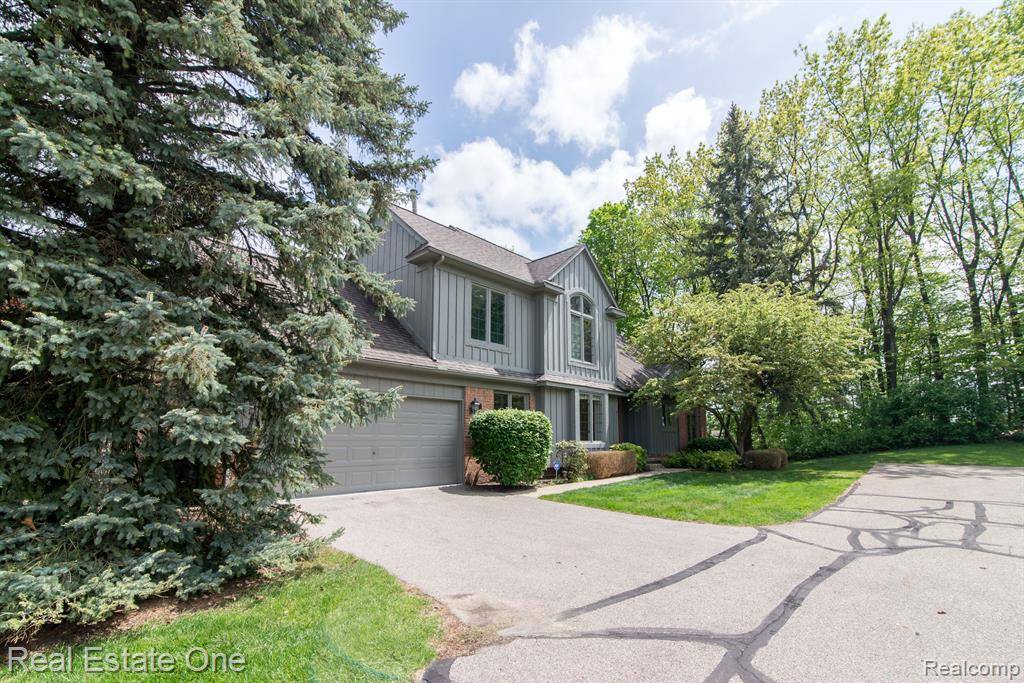 Farmington Hills, MI 48331,28262 BURTON Lane