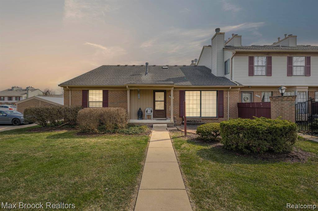 Farmington Hills, MI 48331,38906 COUNTRY Circle