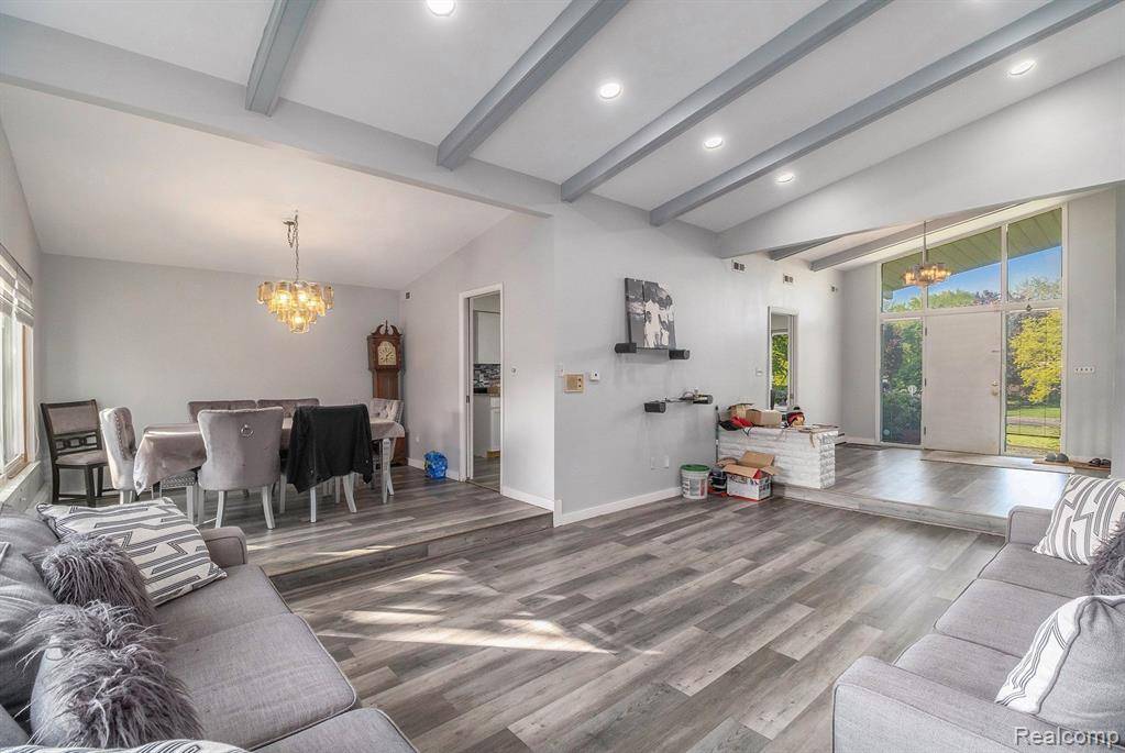 West Bloomfield Twp, MI 48322,5590 PEMBURY Lane