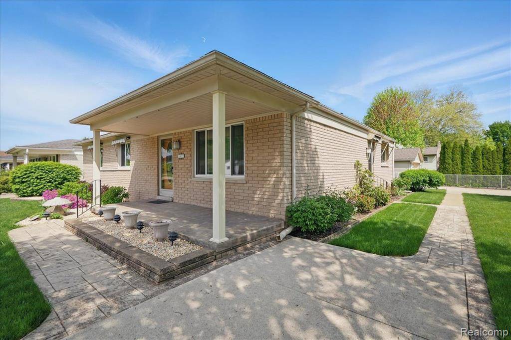 Sterling Heights, MI 48313,14657 ALPENA Drive