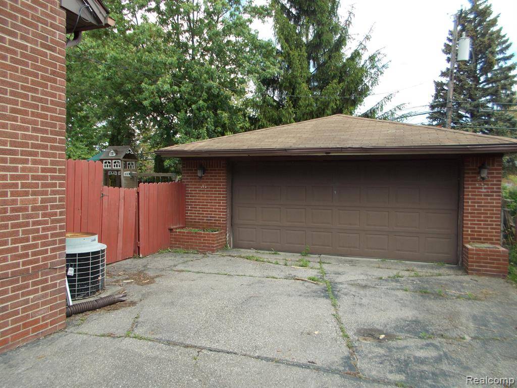 Roseville, MI 48066,16705 MARTIN Road