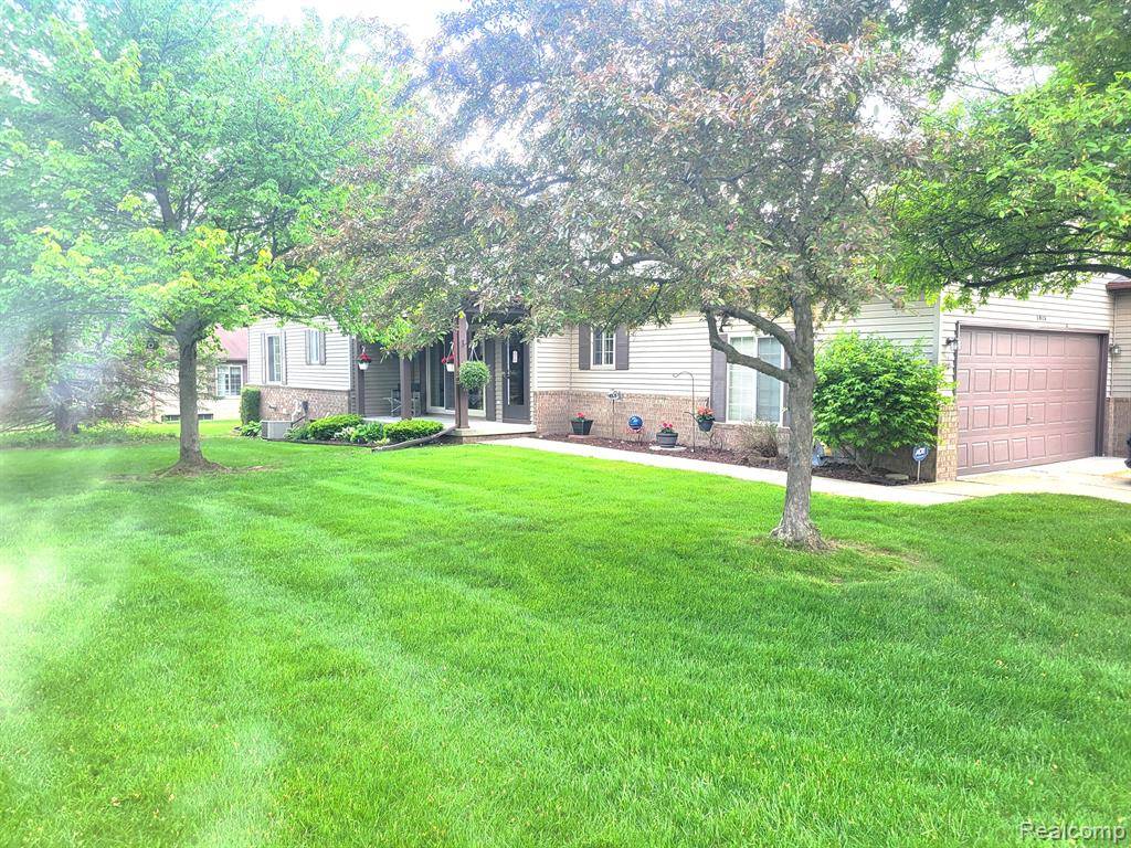 Grand Blanc Twp, MI 48439,5045 SANDALWOOD Drive